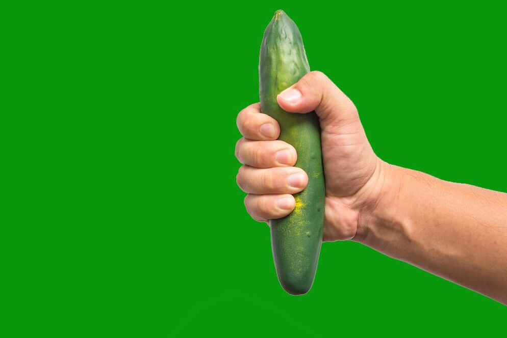 un pepino en la mano simboliza el engrosamiento del pene